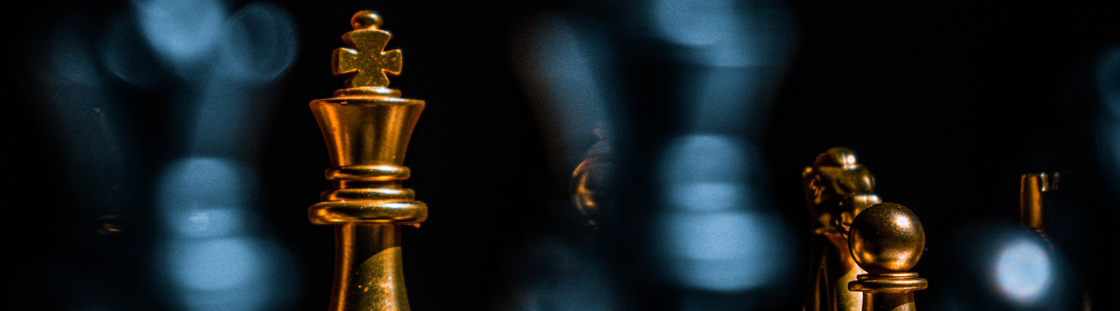 Header Image_Gold chess pieces