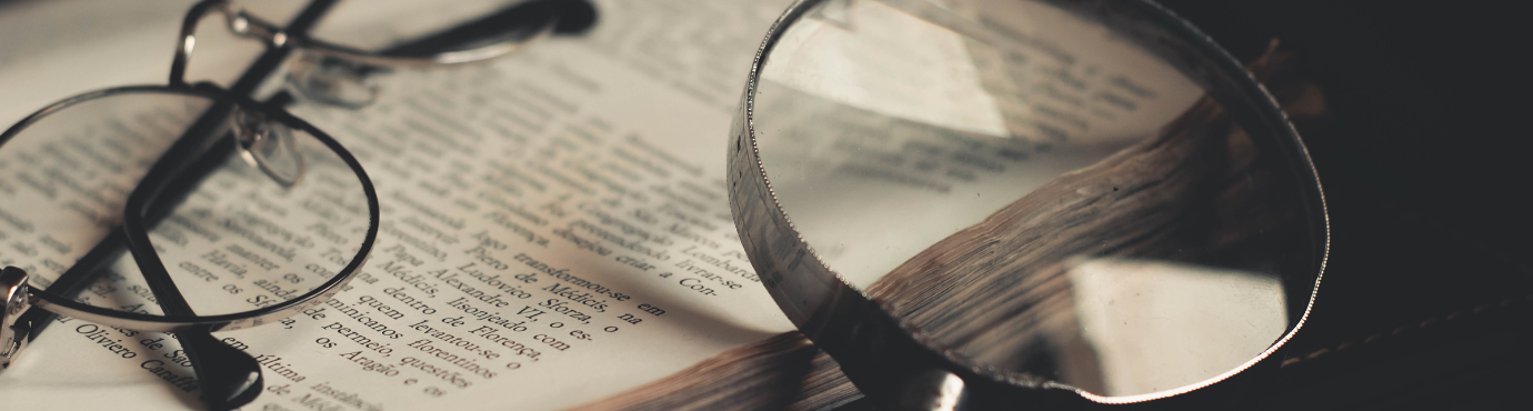Header Image_Magnifying glass with glasses 